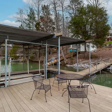 Lakeside Retreat - Private Lake Access